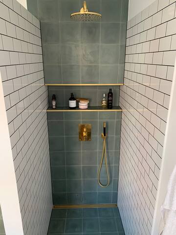 Moderne, rummeligt byhus tæt ved centrum gallery image 3