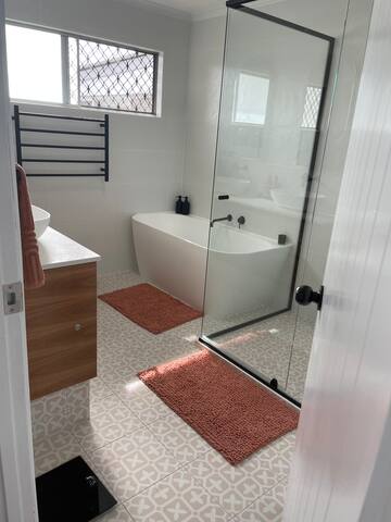 Beach house + pool pet friendly gallery image 5