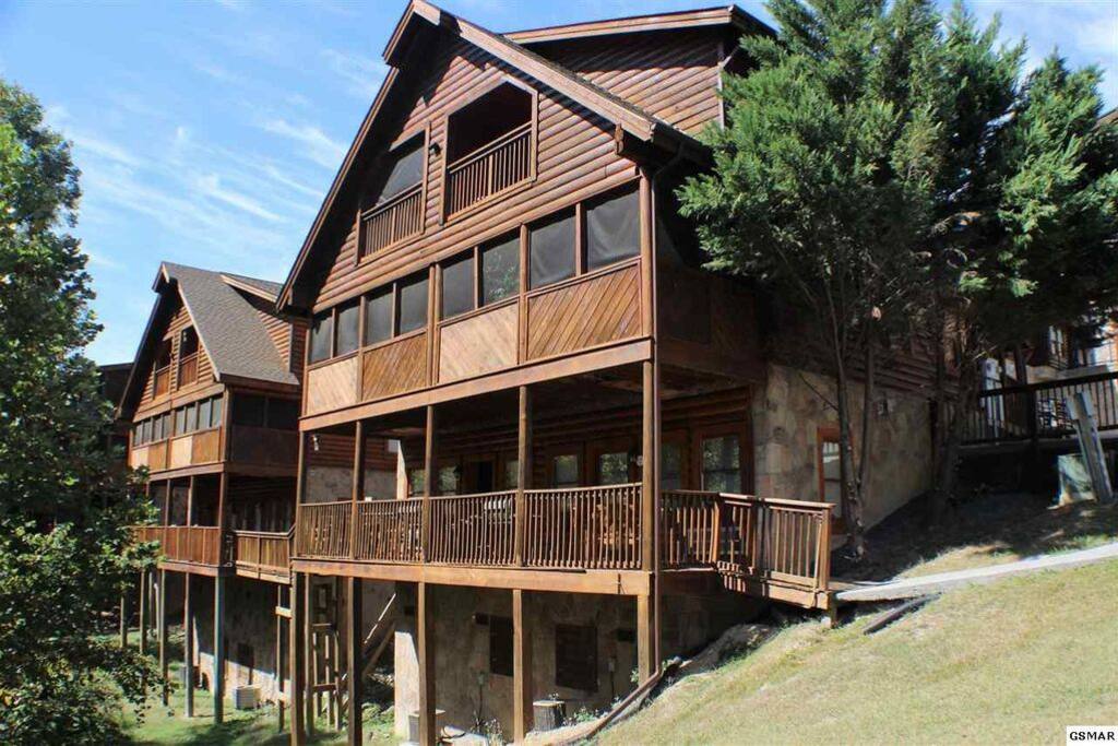 This is the back of cabin.
