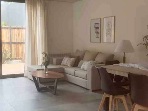 Propiedad de Airbnb exitosa: Duplex in Playa Grande with two patios and a grill en Los Troncos