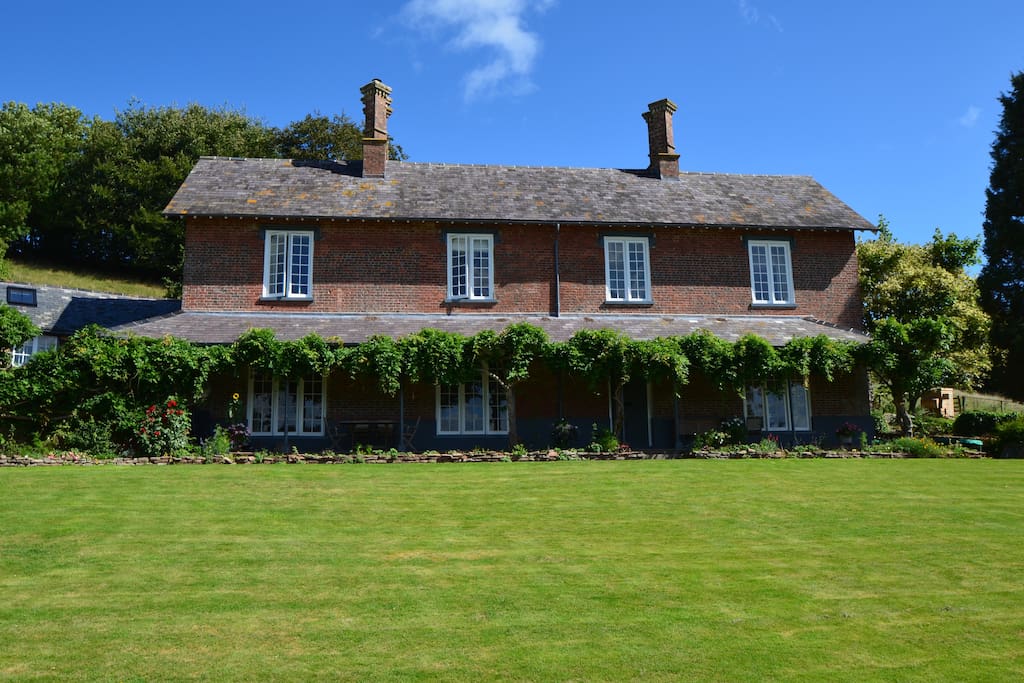 A warm welcome awaits you at Chettiscombe Barton