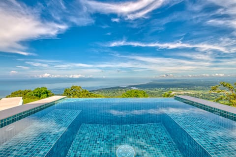 Green Season Rates! - Infinity Pool & Ocean Views