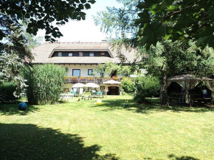 Appartement Nr. 4 im Hochparterre, mit großem Balkon