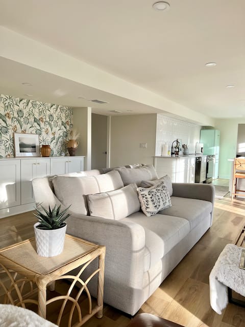 Aloha Amigo Walk-Out Basement Apartment