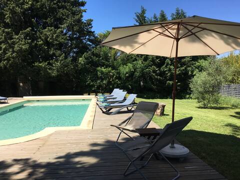 Beautiful farmhouse 10 min walk to centre of Uzes