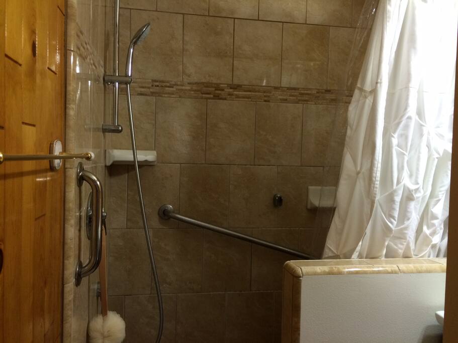 Recently remodeled restroom, all the necessities included.