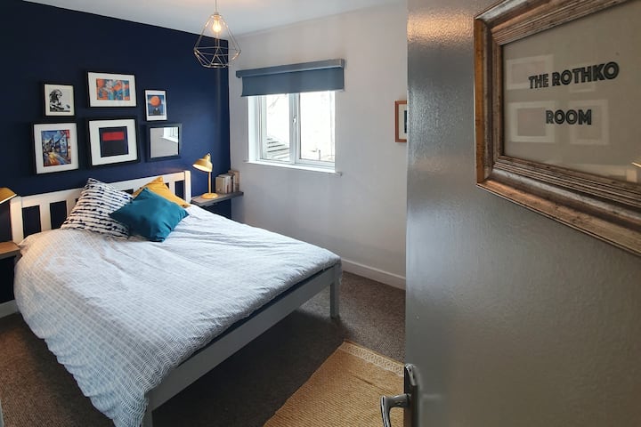 Spálňa s manželskou posteľou