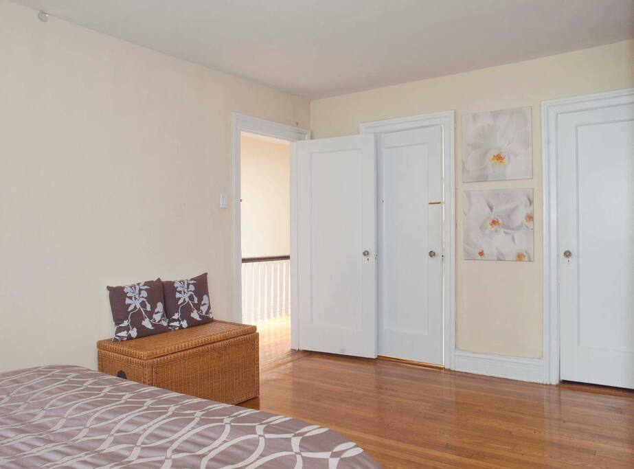 XLG BEDROOM WITH PRIVATE BATHROOM