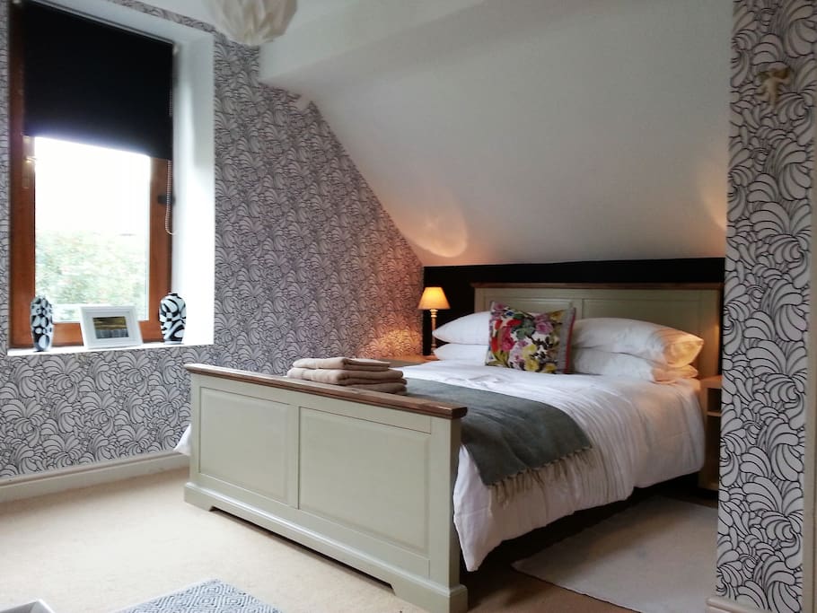 L shaped bedroom with king size bed