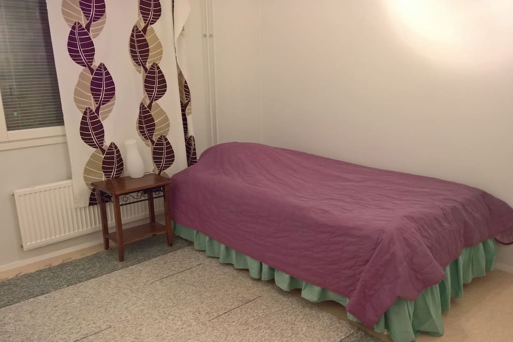Bedroom with 120 cm wide bed
