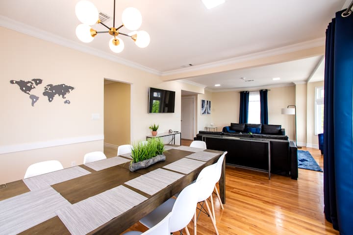 Large 4 BR, 2.5 bath, fits 16, 2min from NY train