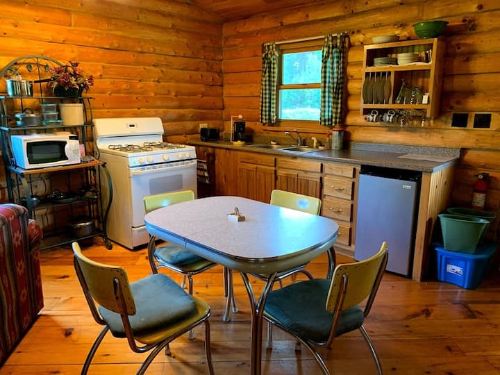 Cozy Romantic Cabin in the Northwoods