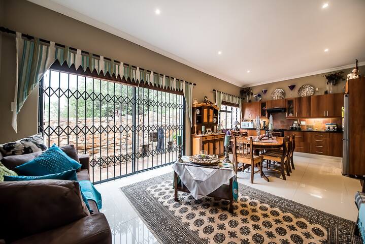 31 Suikerbossie drive Perhenthian gallery image 2