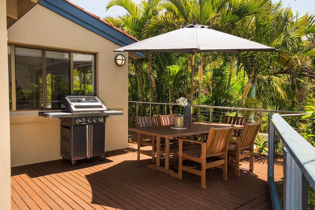 The outdoor area with BBQ