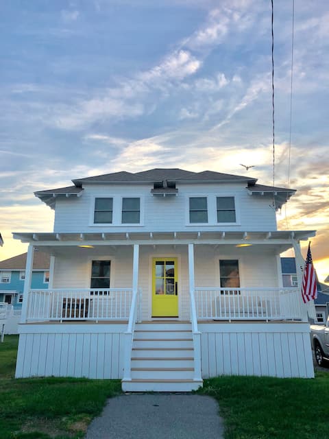 Shore House - Boston/steps to the ocean!