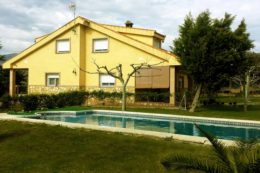 Casa y Piscina
