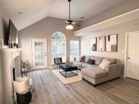 Cozy Modern Home in Lewisville