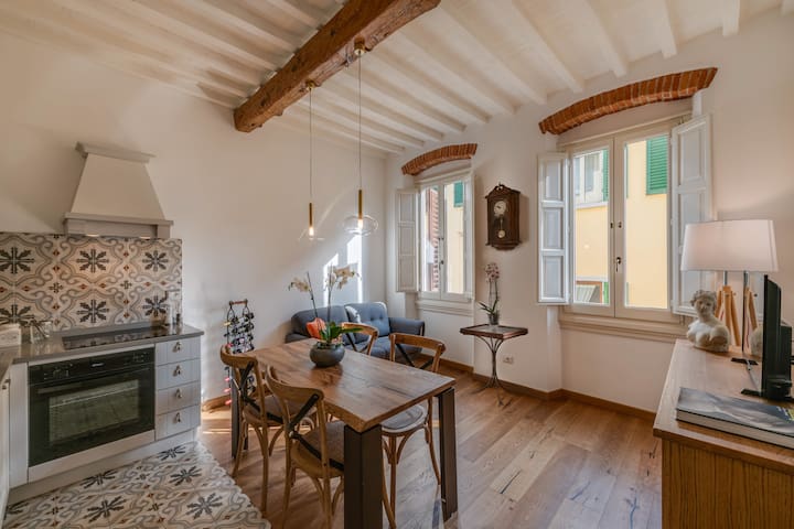 Art of Porcelain the Historic Centre of Florence