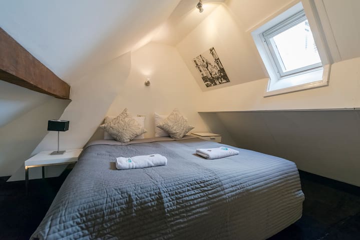 Knusse kamer op tweede/derde etage