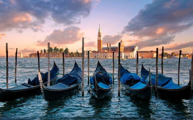 Venice: Luxury 3 beds for families or friends! gallery image 4