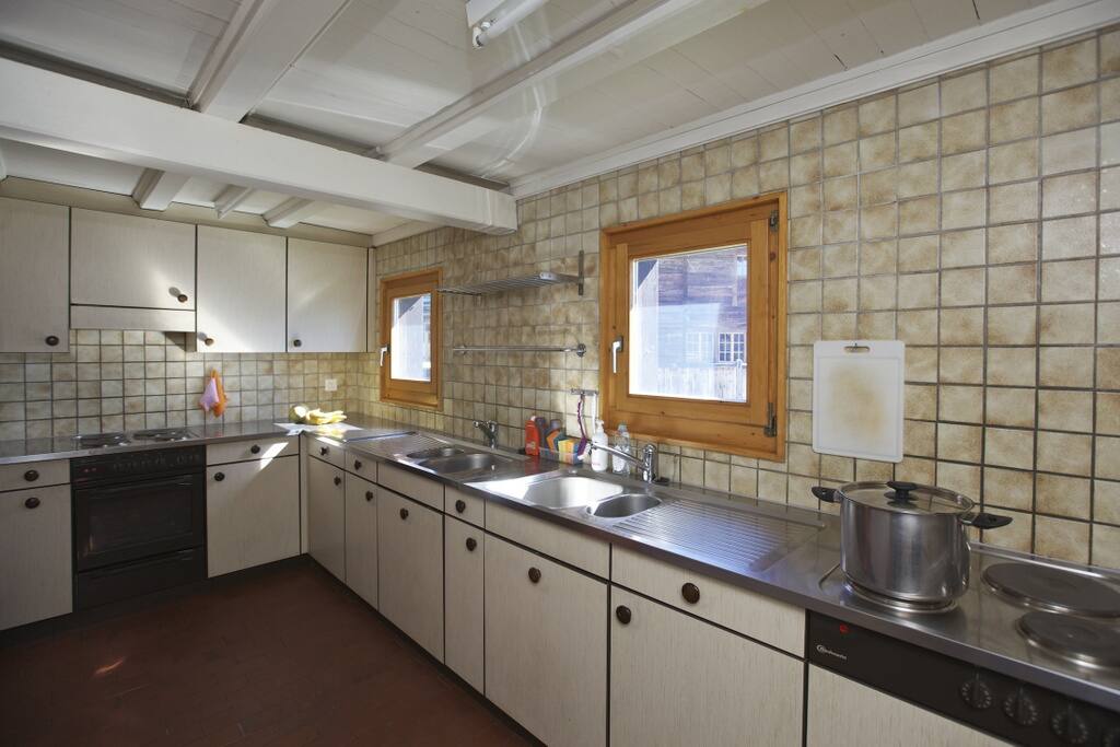 Cuisine équipée.
3 cuisinières disponibles