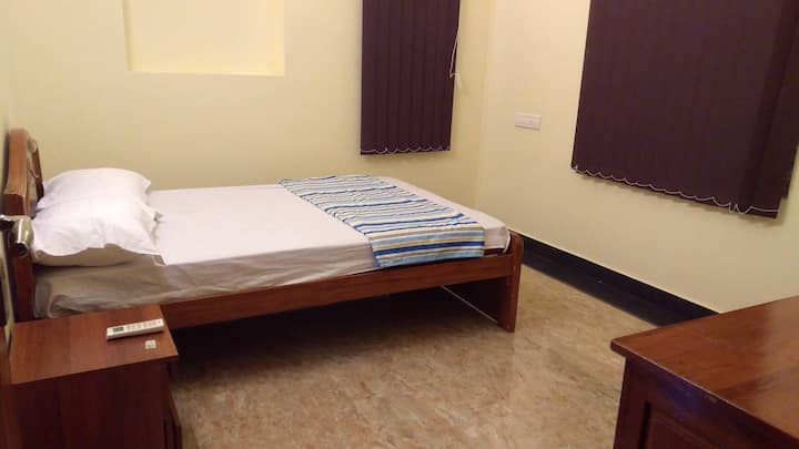 一楼单人卧室（景观1 ）