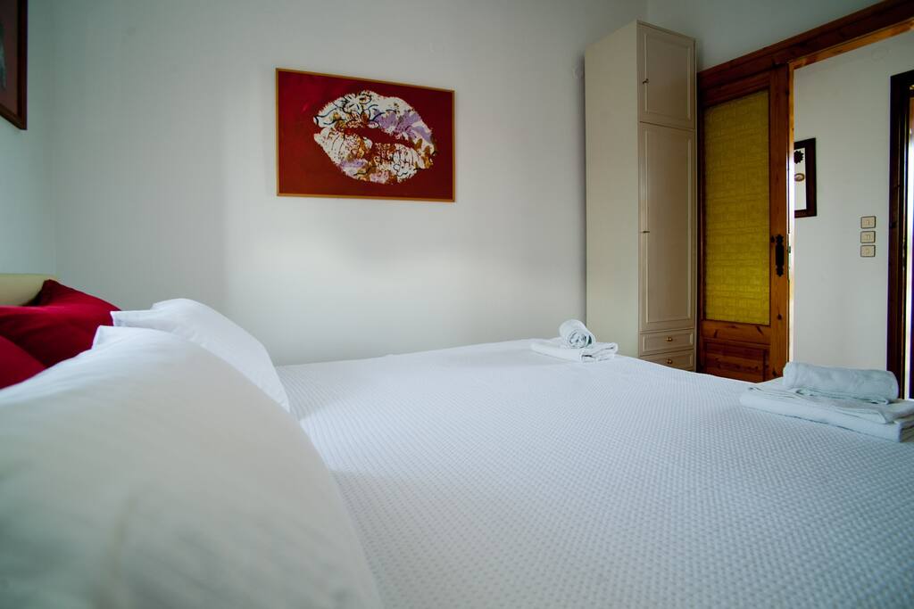 1st bedroom California king bed