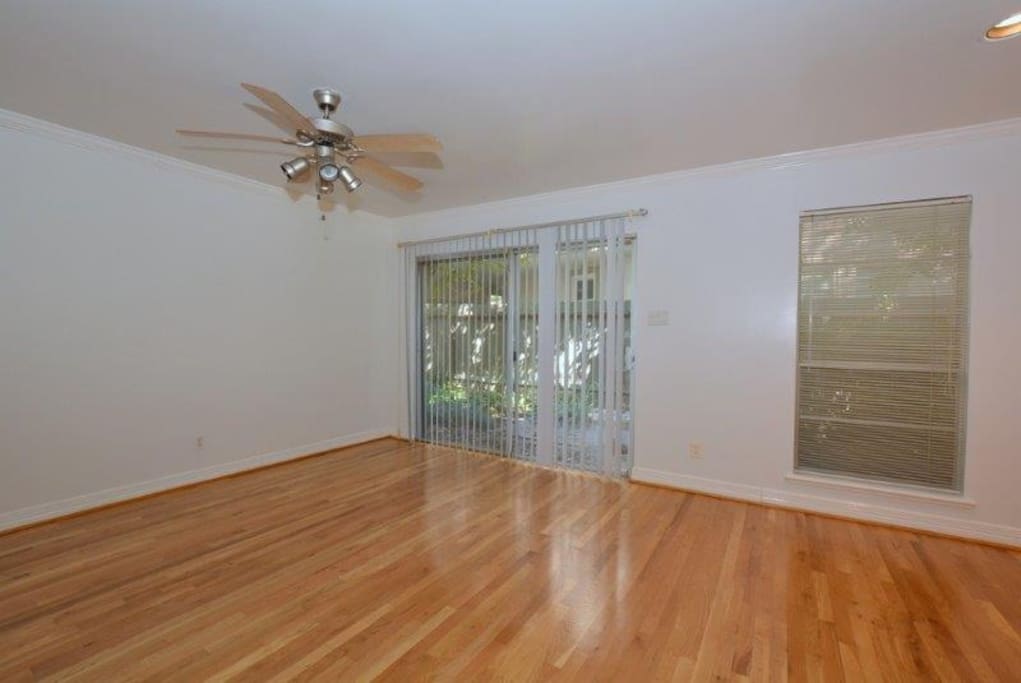 dinning and exit to the backyard