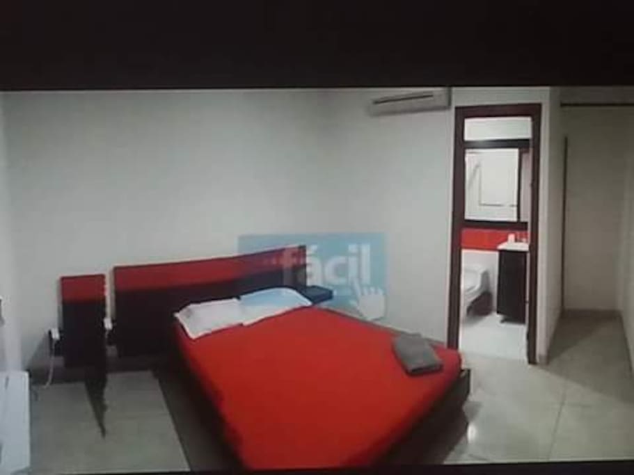 Habitación sencilla con cama doble