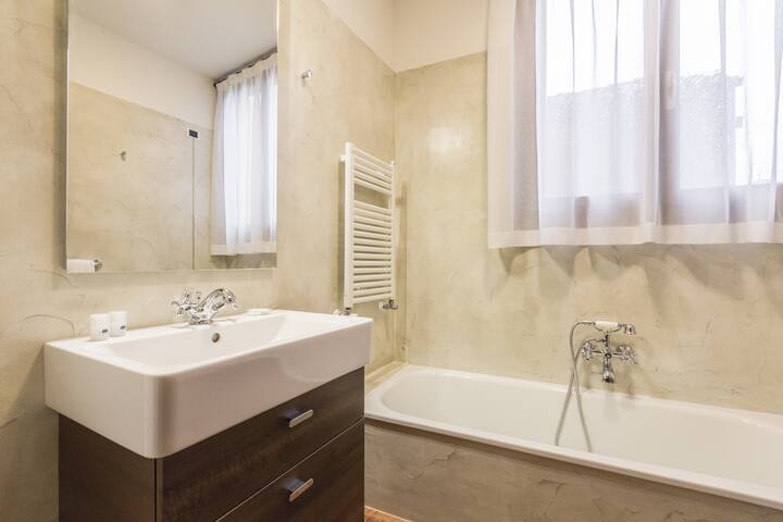 Ca’ Del Monastero 6 Apartment for 4 Guests! gallery image 5