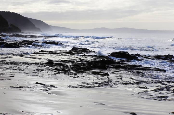 Magic Apartment + Views@83 GREAT OCEAN ROAD Lorne gallery image 3