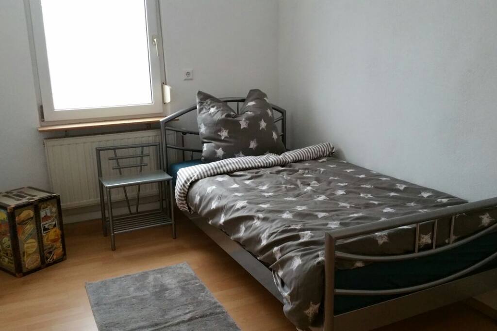 Bett 2