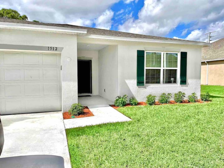 Brand new home 15 minutes from Jensen beach!