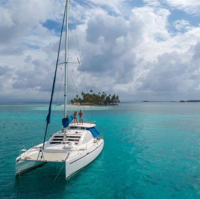 Our wonderful guests filming with their drone in San Blas.