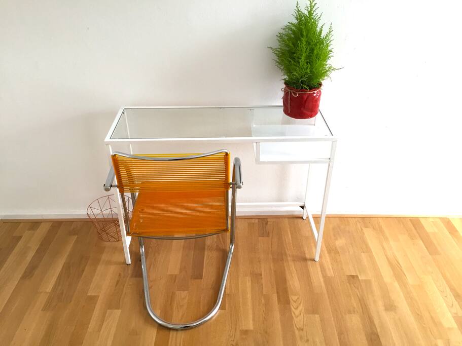 Small desk in room