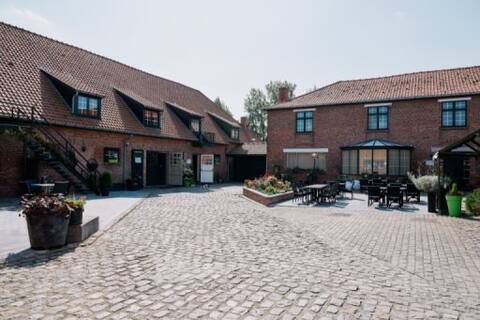 Gîte Le Fenil: Country house for 30 people.