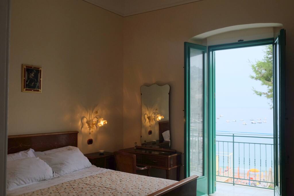 Il balcone con vista mare