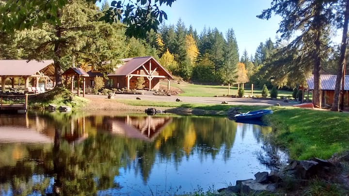 Cozy yurt in private park - bike trail access (C)