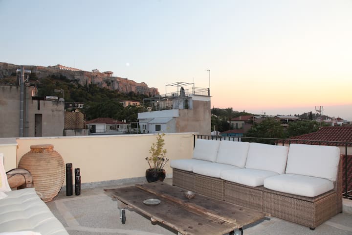 Plaka 2-storey Penthouse with Acropolis views. PL6