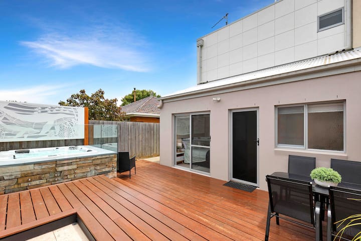 OG Spa Retreat- SPA, aircon, heating, sleeps 6