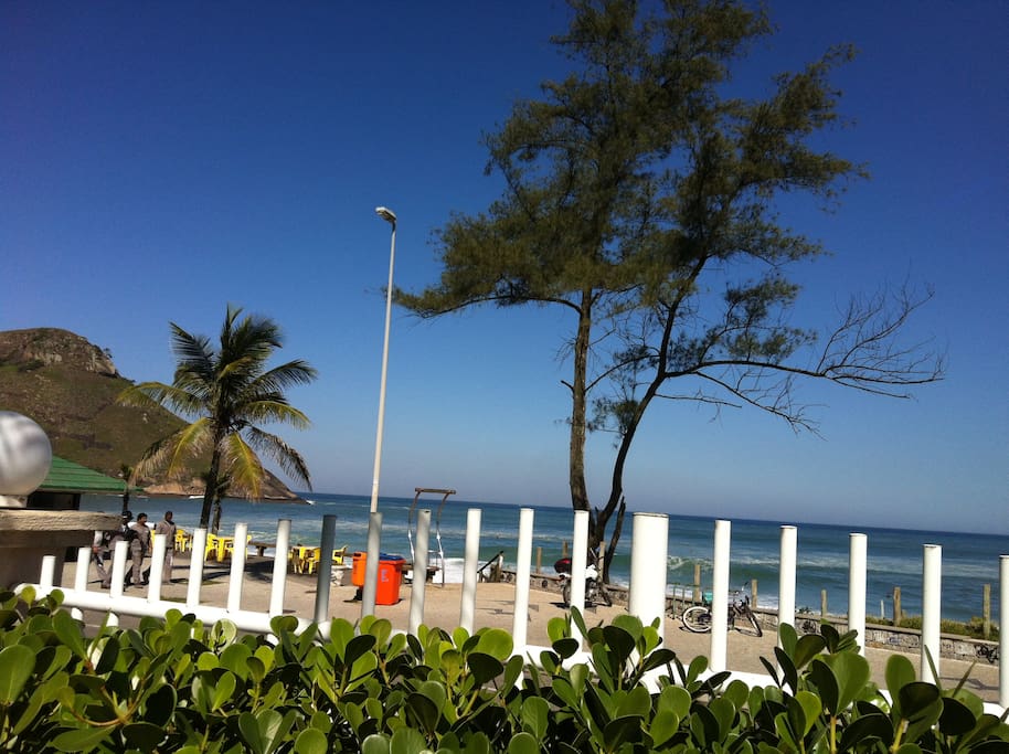 vista da piscina do condominio