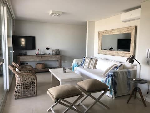Airbnb con mejor rendimiento: Exclusive, on the sea in the best of Barra en La Barra