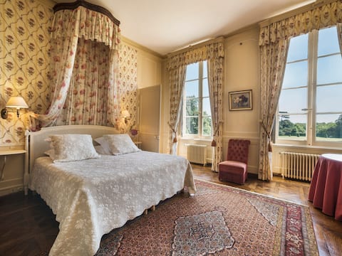 ⚜Live in a 18th C. Château⚜ Mont Saint Michel Bay