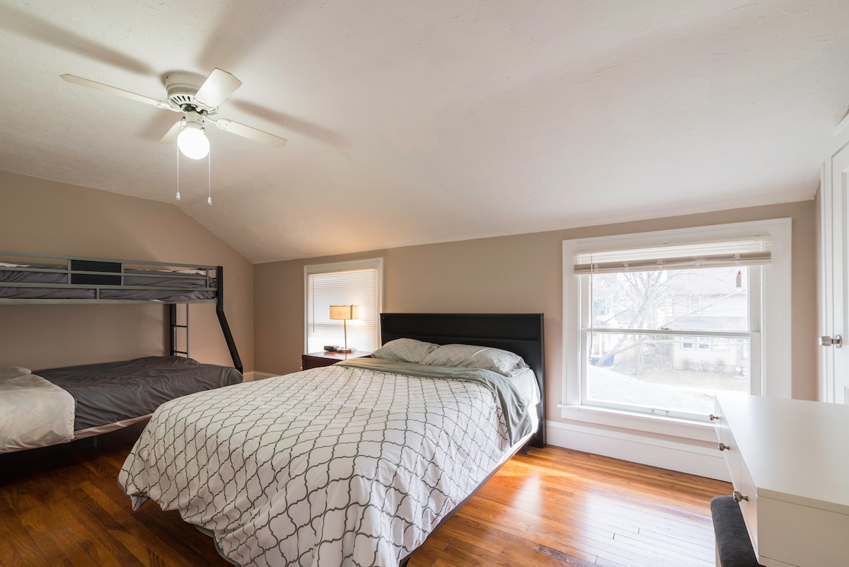 Спалня №2 с двойно легло и двуетажно легло! 