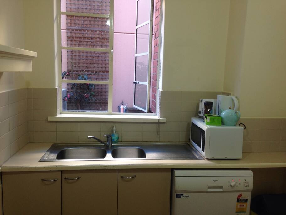 Some kitchen facilities, help yourself to tea and coffee!