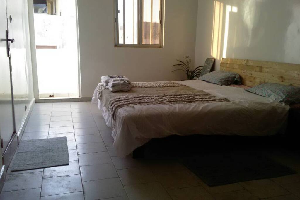 The room is simple, clean and sweet, with nice new cotton bedsheets :)
