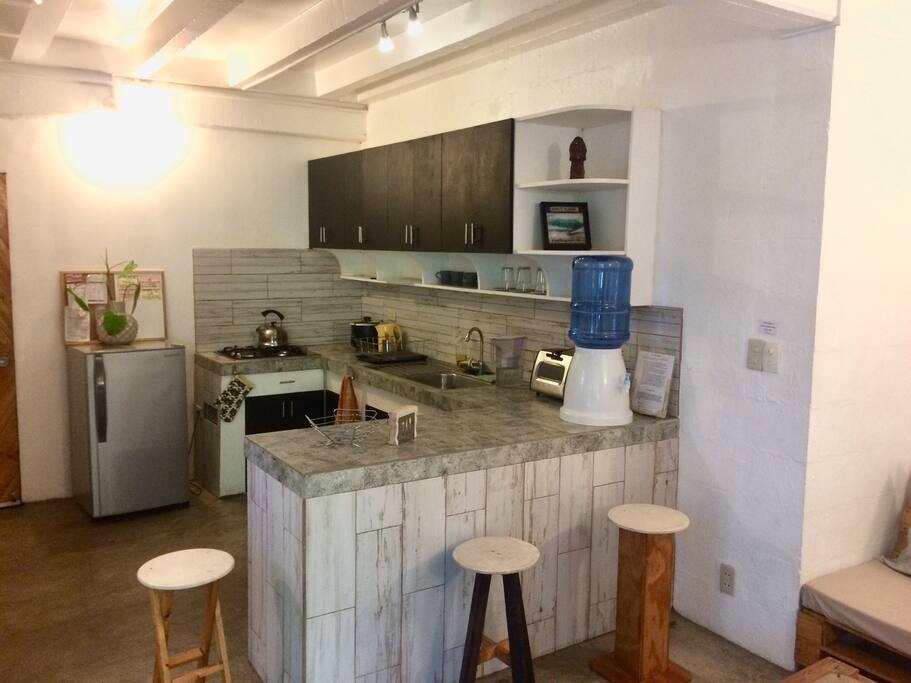 Fully equipped kitchen with water dispenser