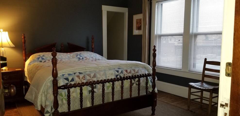 Lovely Room w/priv bath at Beckley Guesthouse