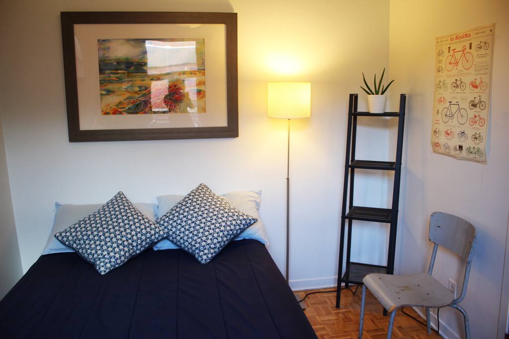 That super poster on the wall is called 'les bicyclettes'; it will probably be framed next time you'll be here!