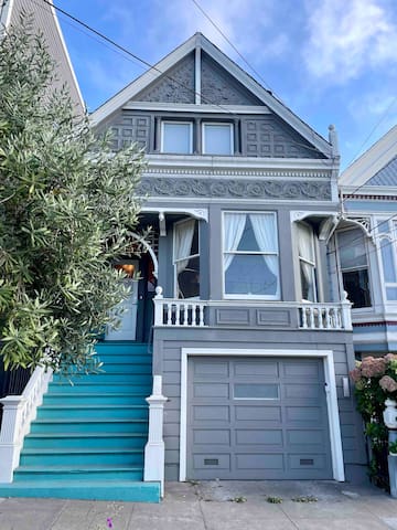 Modern family home in the sunny Mission gallery image 2